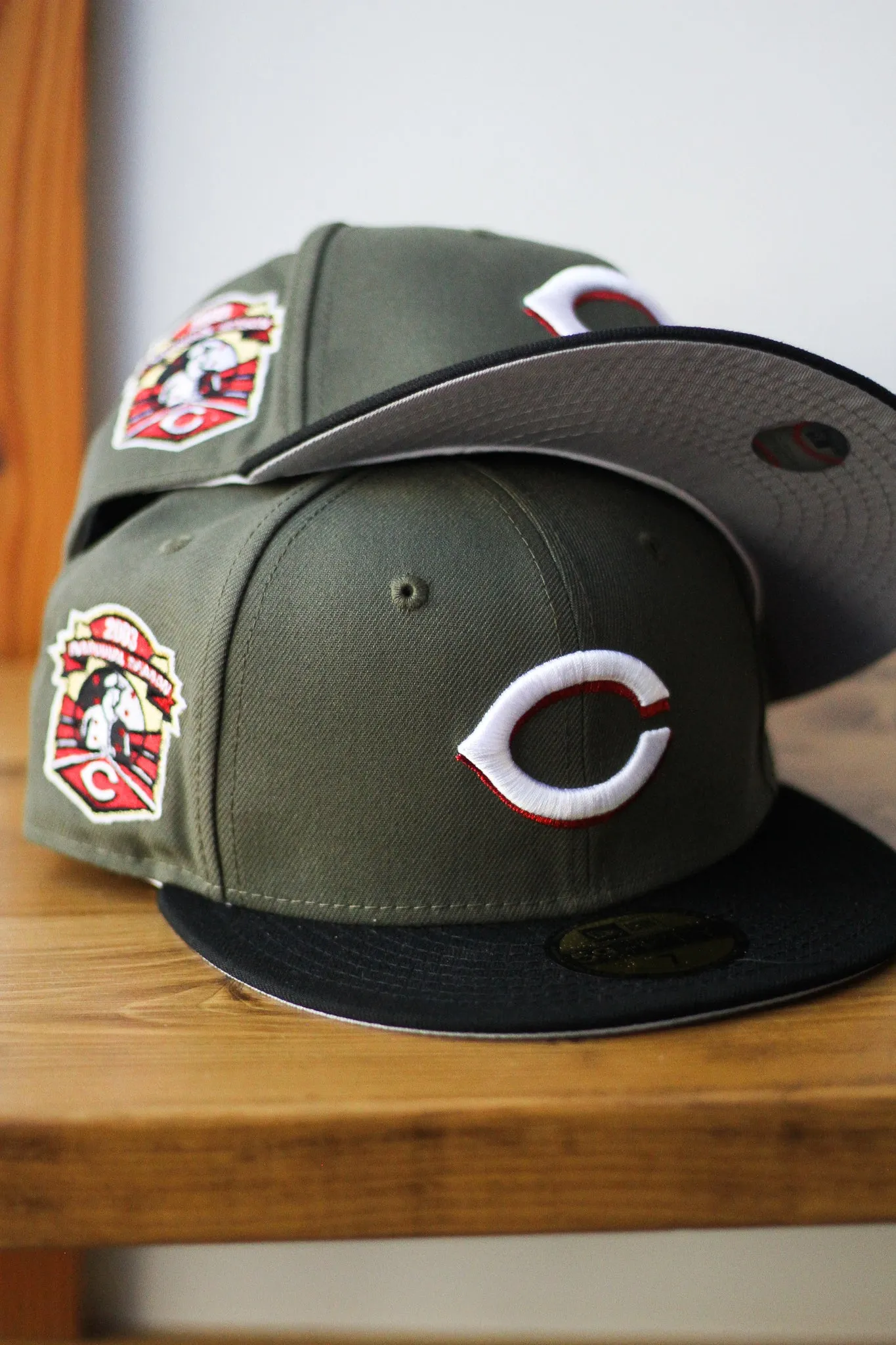 2003 CINCINNATI REDS OLIVE/BLACK FITTED W/ GREY UNDER VISOR