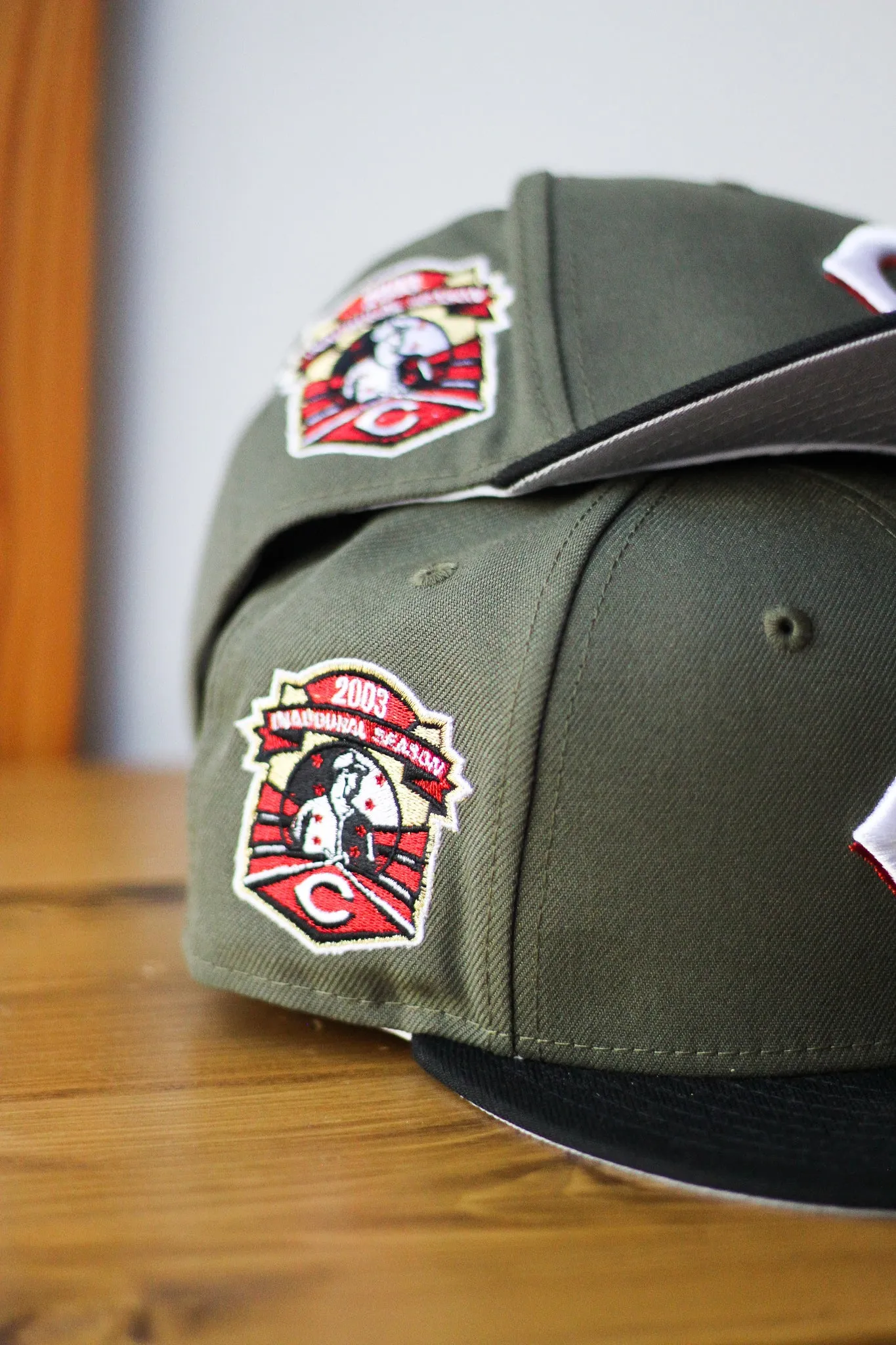 2003 CINCINNATI REDS OLIVE/BLACK FITTED W/ GREY UNDER VISOR