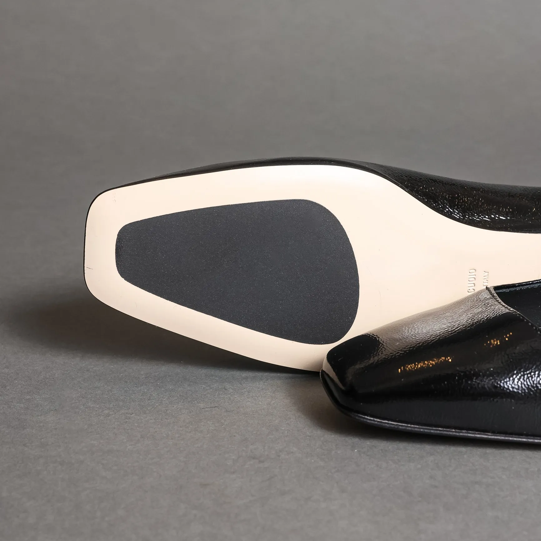 A1123 Black