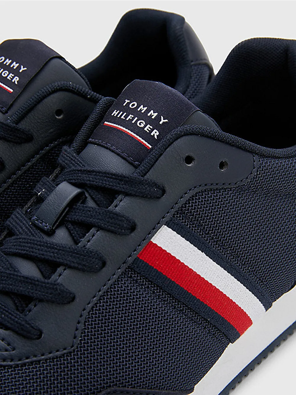 Core Lo Runner Sneaker in Navy