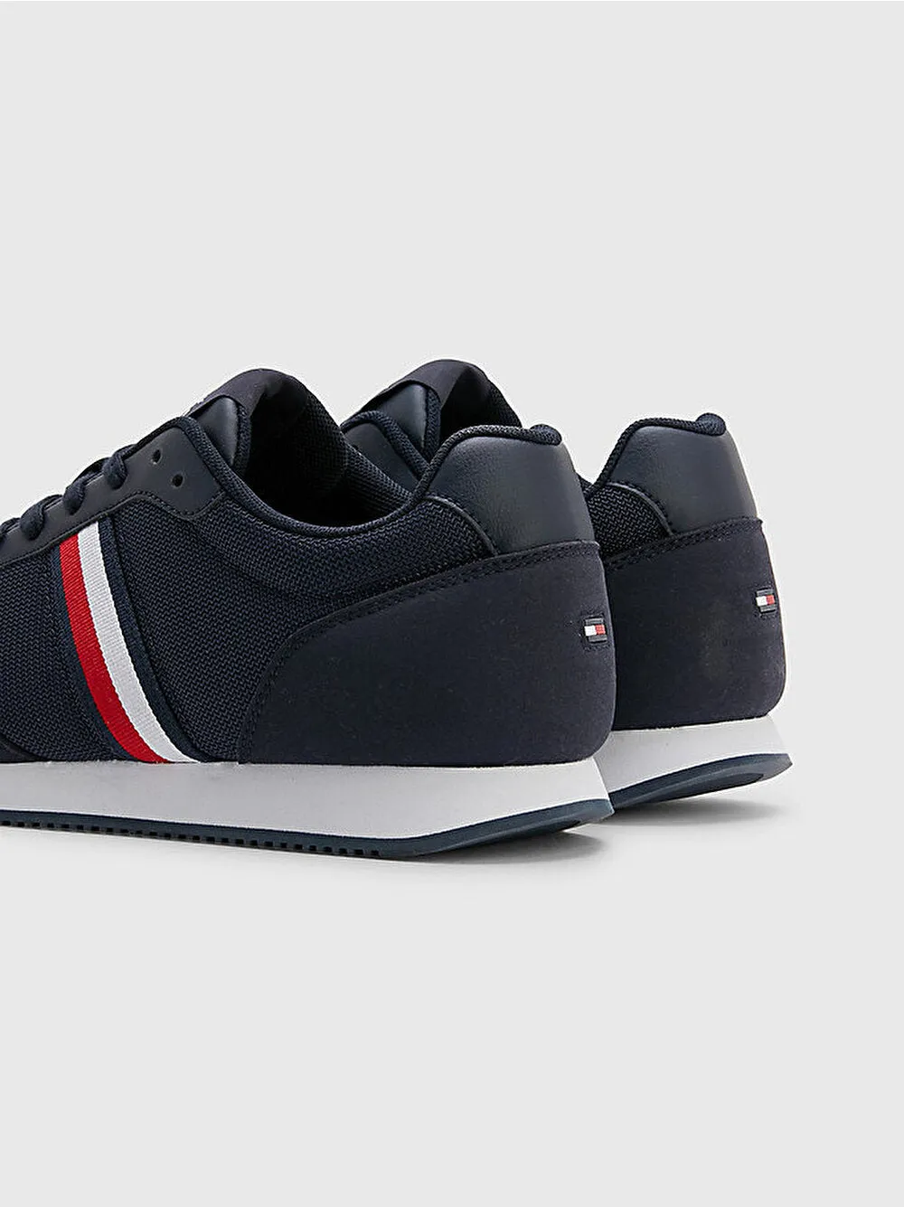 Core Lo Runner Sneaker in Navy