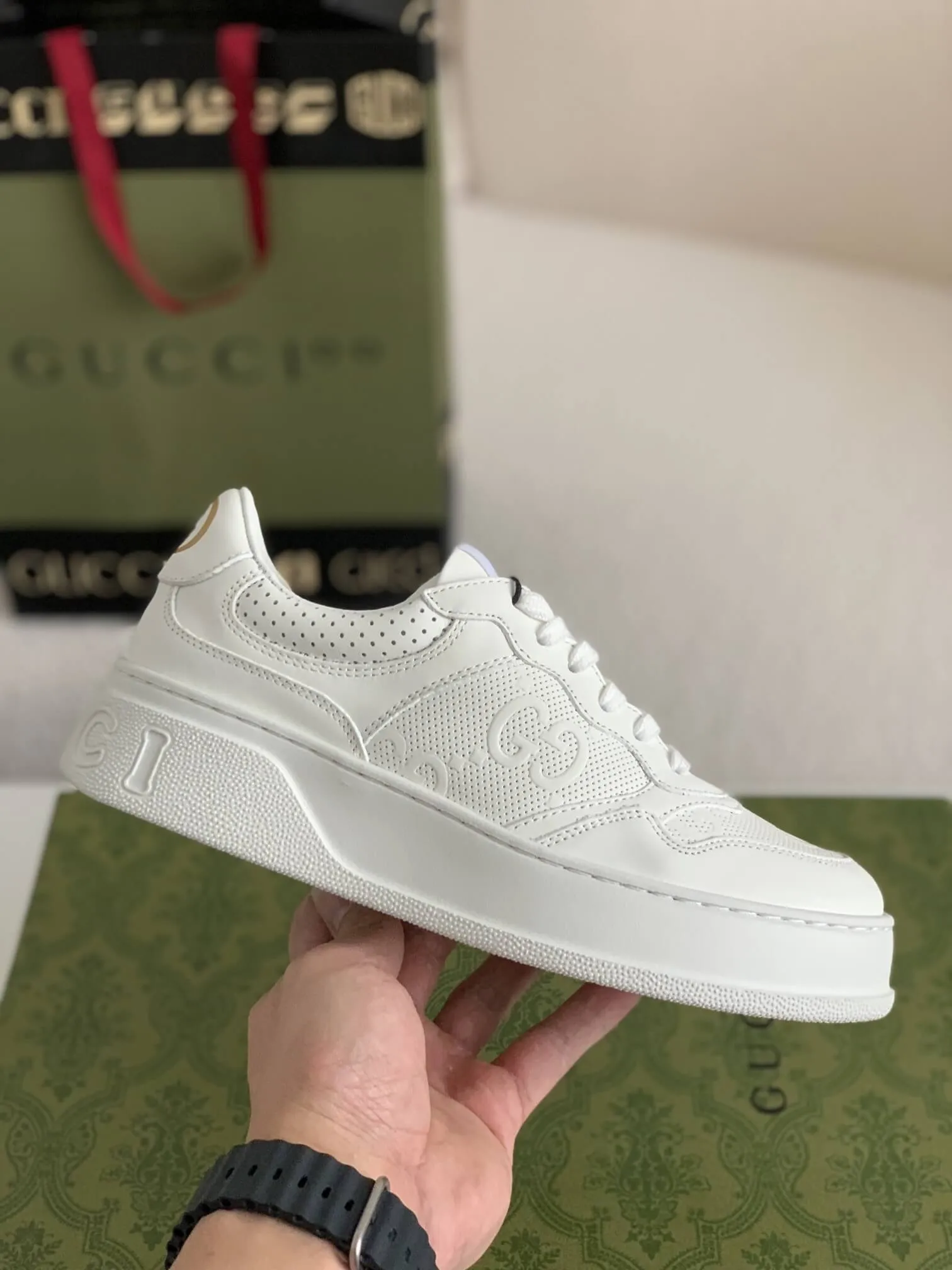 Gucci GG embossed Trainer "white"