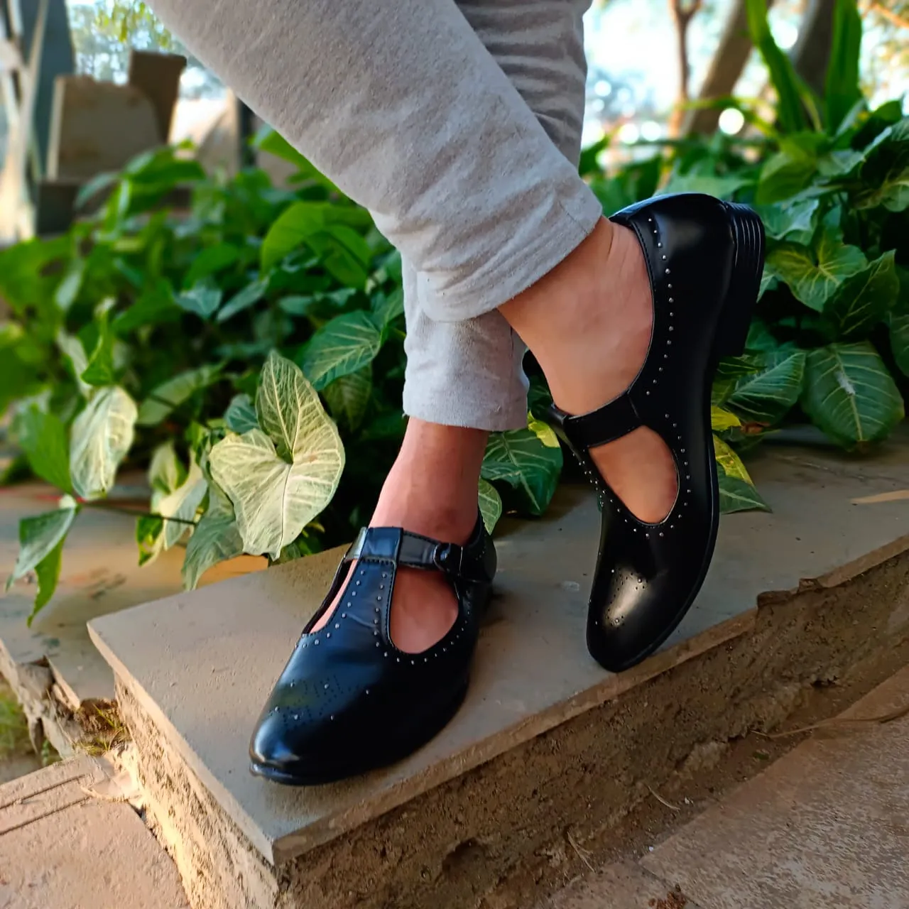 Hand-Painted Brown Peshawari Sandel For Casual And Party Wear-Unique and Classy