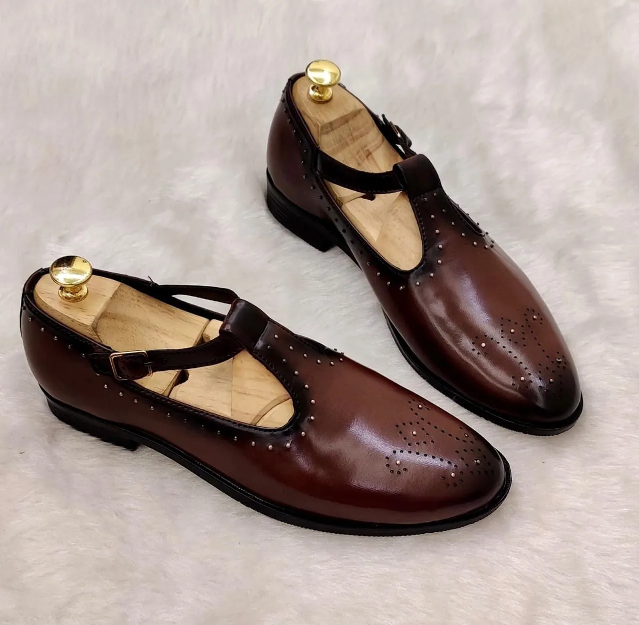 Hand-Painted Brown Peshawari Sandel For Casual And Party Wear-Unique and Classy