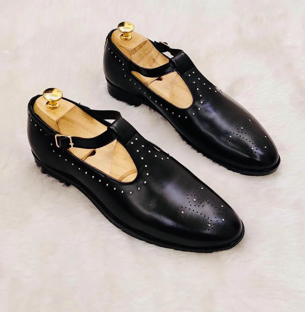 Hand-Painted Brown Peshawari Sandel For Casual And Party Wear-Unique and Classy