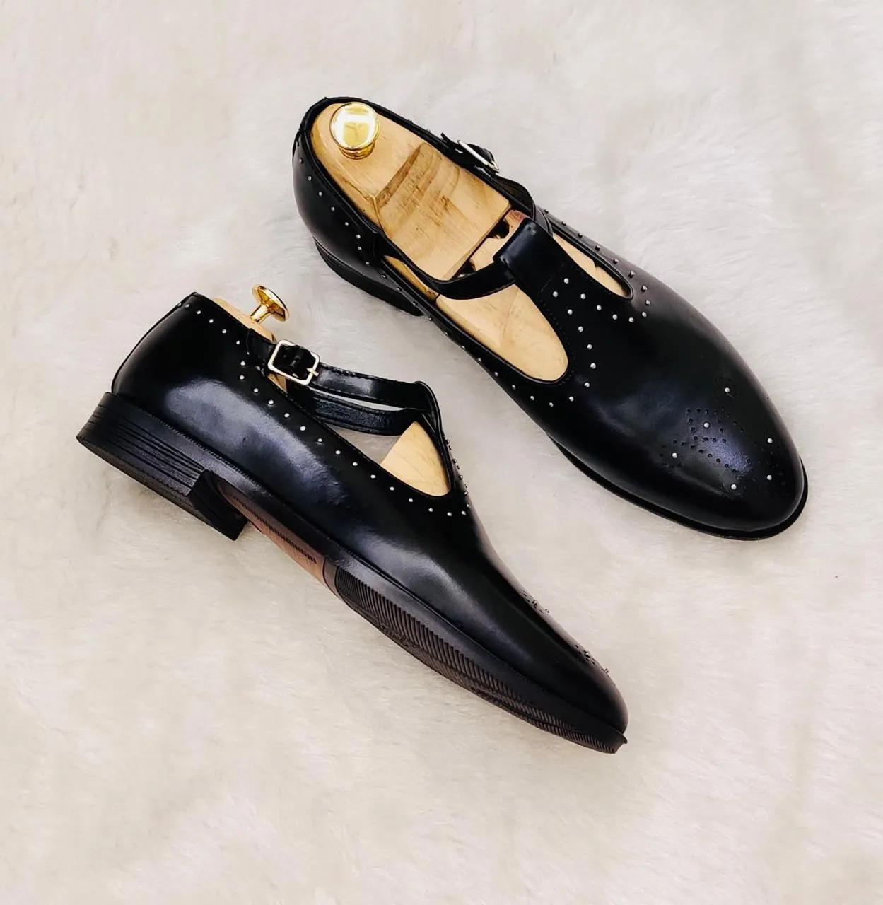 Hand-Painted Brown Peshawari Sandel For Casual And Party Wear-Unique and Classy