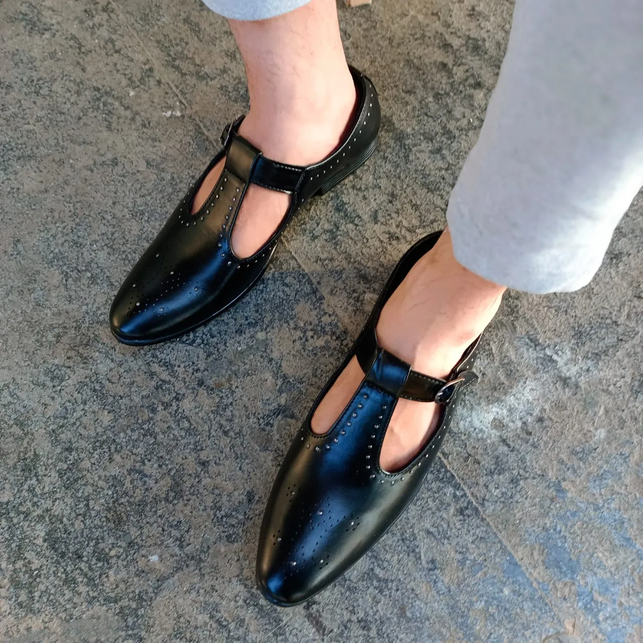 Hand-Painted Brown Peshawari Sandel For Casual And Party Wear-Unique and Classy