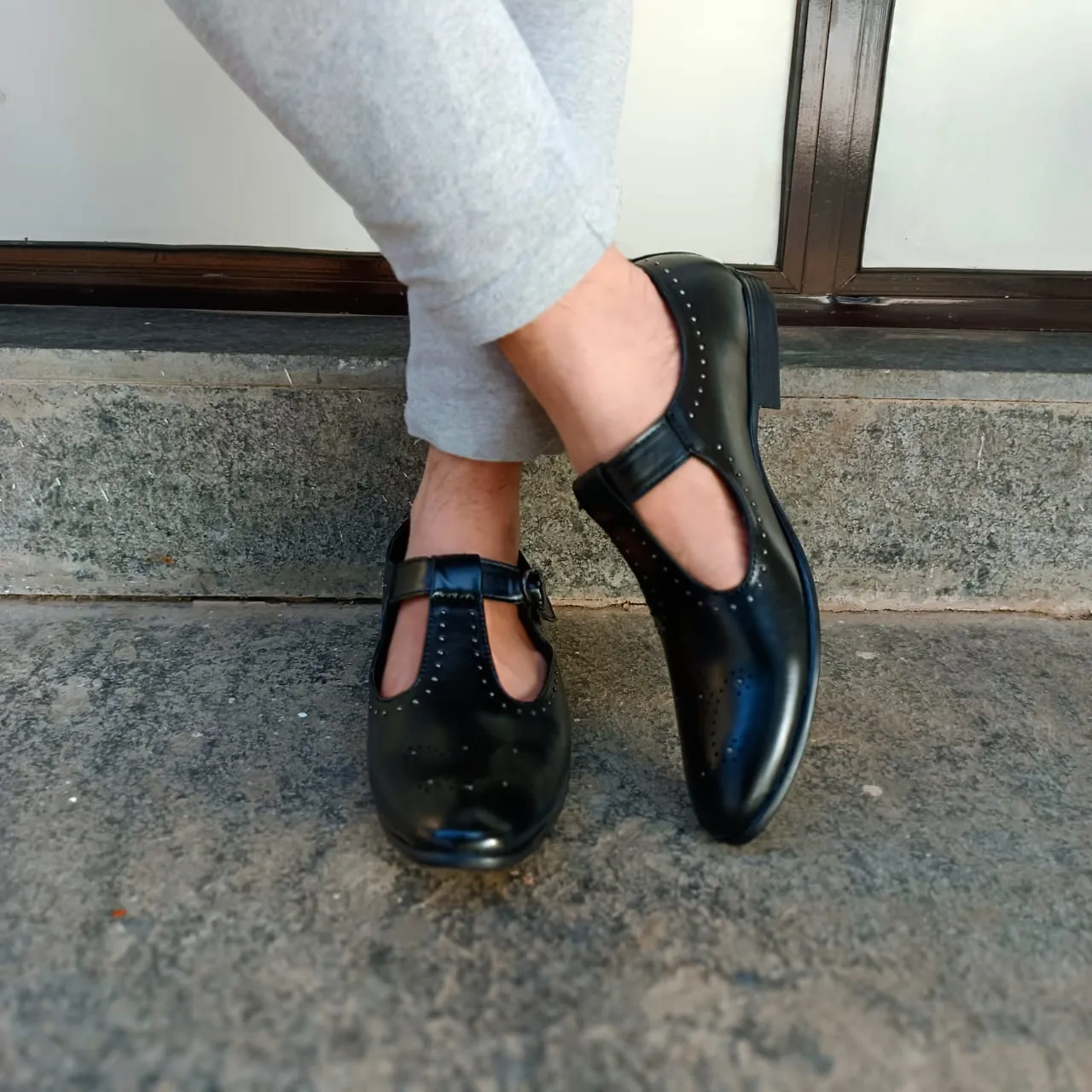 Hand-Painted Brown Peshawari Sandel For Casual And Party Wear-Unique and Classy