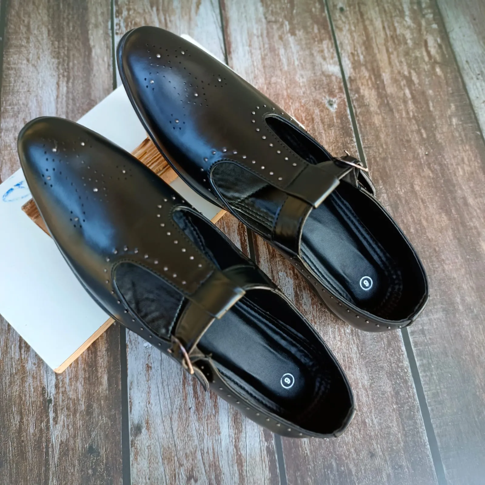 Hand-Painted Brown Peshawari Sandel For Casual And Party Wear-Unique and Classy