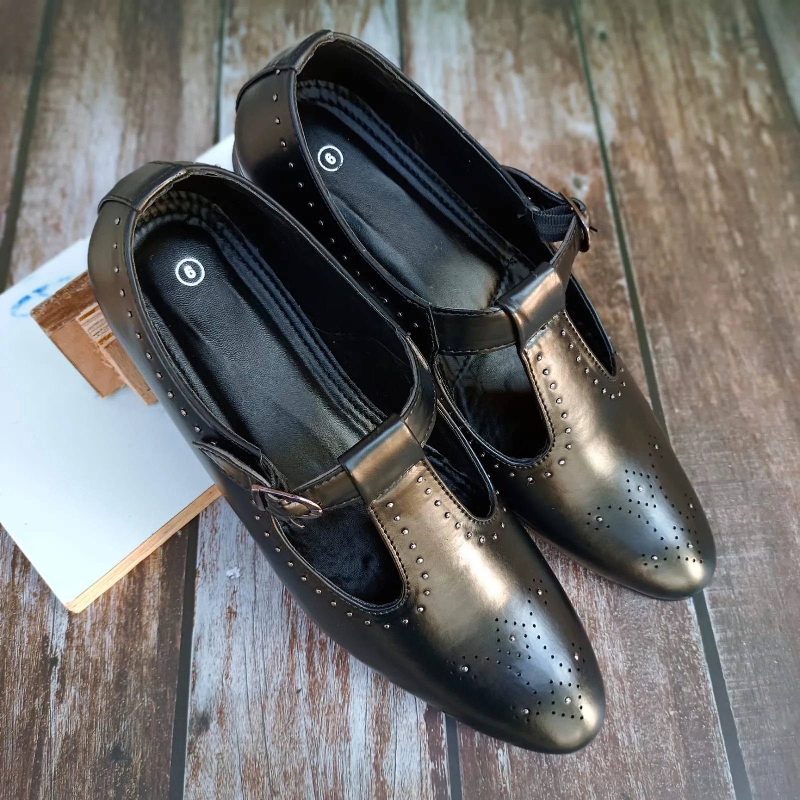 Hand-Painted Brown Peshawari Sandel For Casual And Party Wear-Unique and Classy