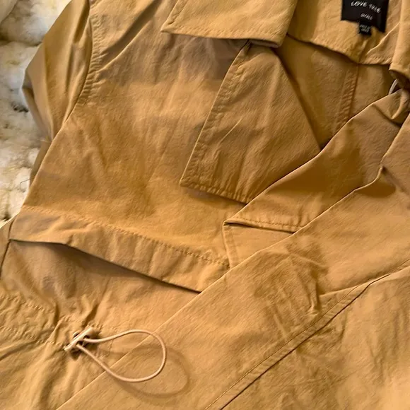 Light Weight Below Knee Beige Trench Coat With Toggle Datail