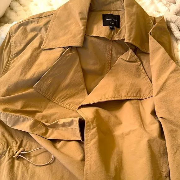 Light Weight Below Knee Beige Trench Coat With Toggle Datail