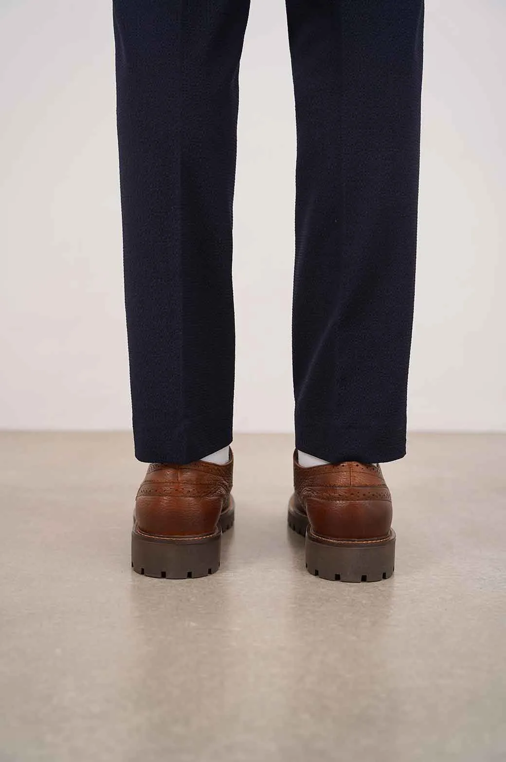 LOW-TOP LEATHER BROGUES