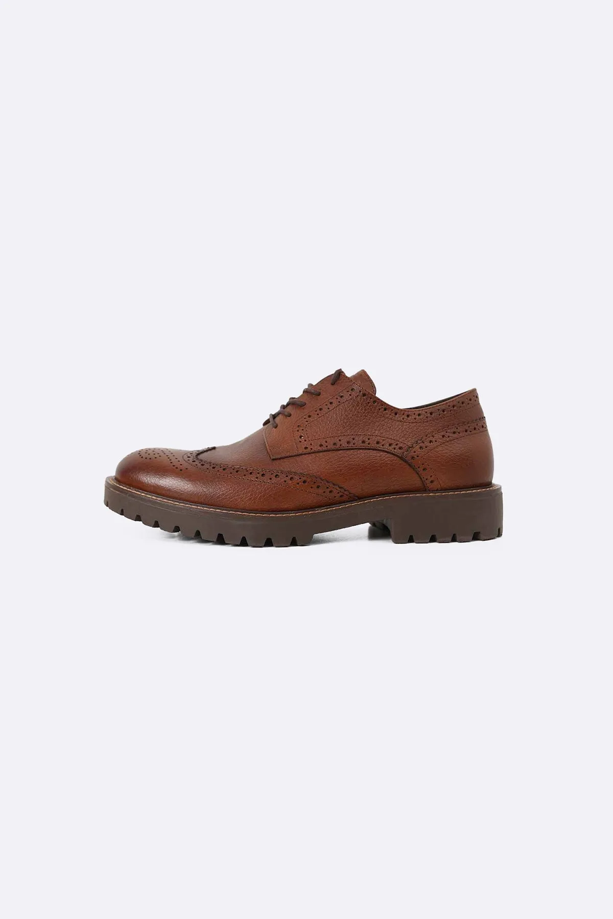 LOW-TOP LEATHER BROGUES
