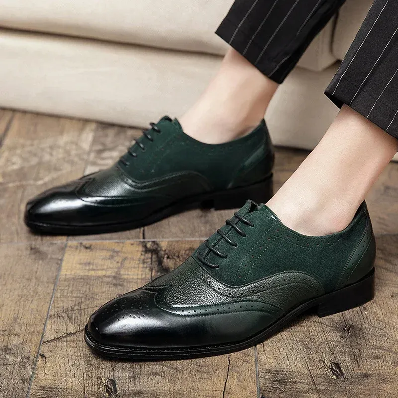 Men's Classic Oxford Vegan Leather Shoes with Wingtip and Brogue Details | Eco-Friendly Materials for All Seasons