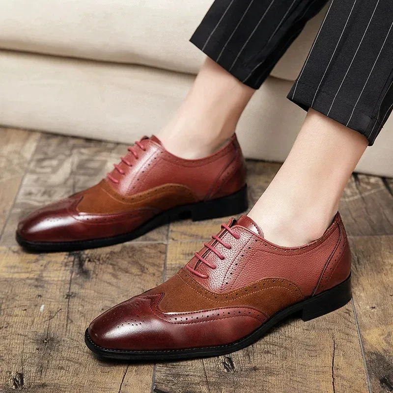 Men's Classic Oxford Vegan Leather Shoes with Wingtip and Brogue Details | Eco-Friendly Materials for All Seasons