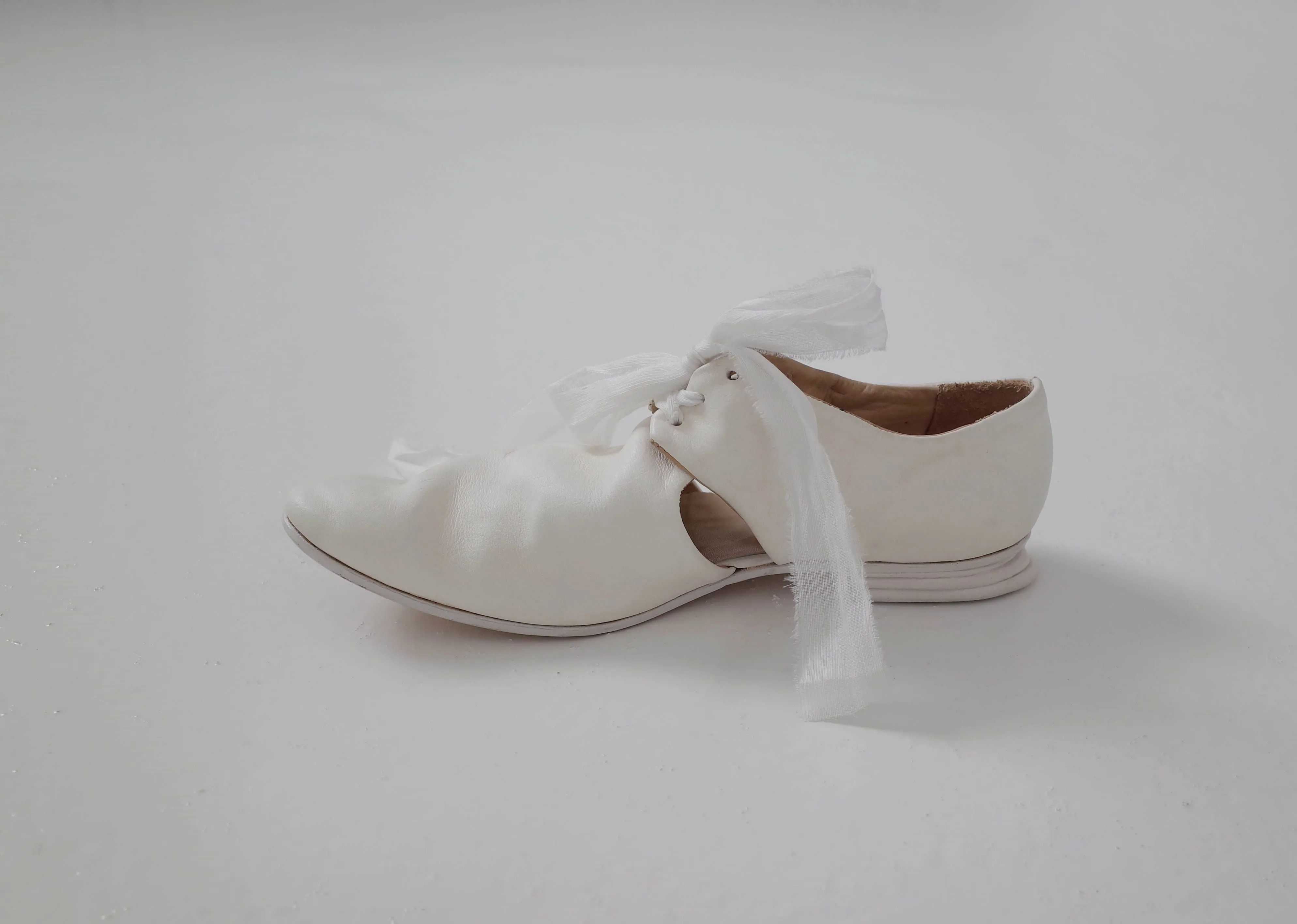 Pleated Ribbon White Shoes
