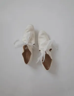Pleated Ribbon White Shoes