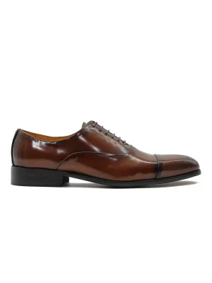 TOE CAP OXFORDS IN BROWN PATENT LEATHER