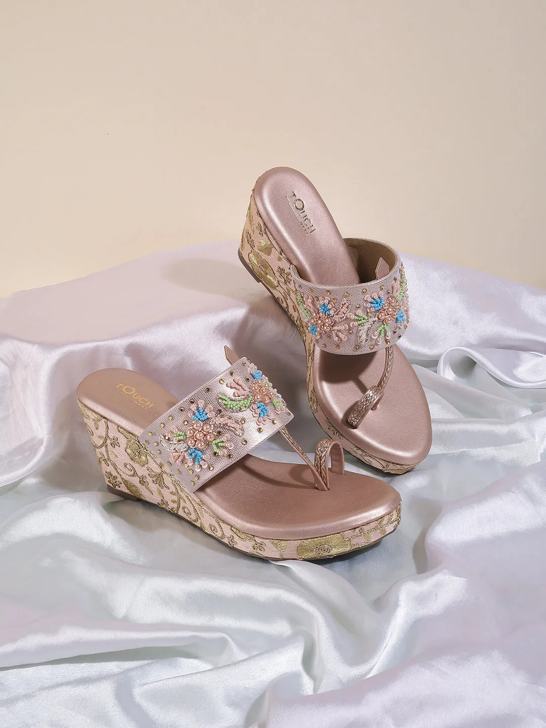 Women Footwear Flatform Heel V Shape Upper Synthetic Bottom Ethnic Wear Sandals